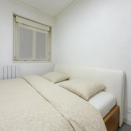 Deluxe F2, Confort & Renove, Centre *